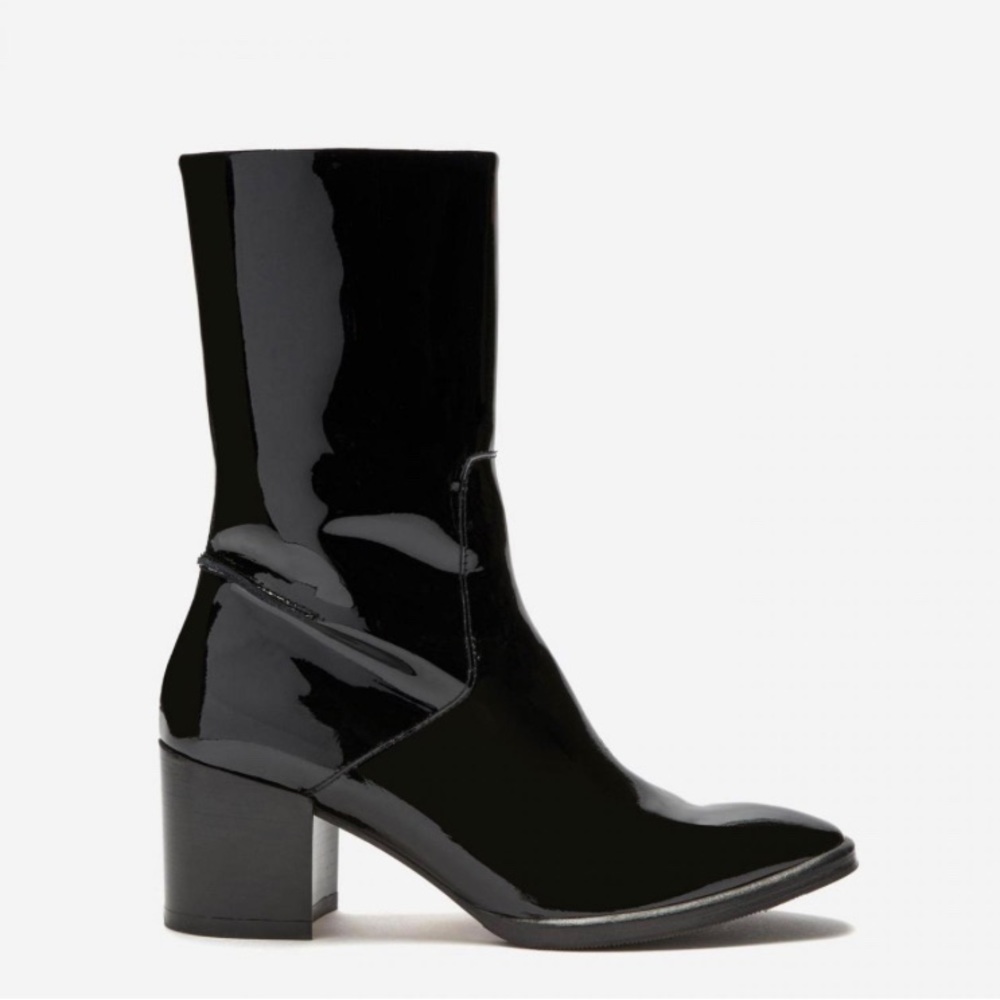 New ETIENNE Aigner patent leather boots
